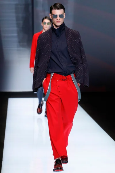 Look 32